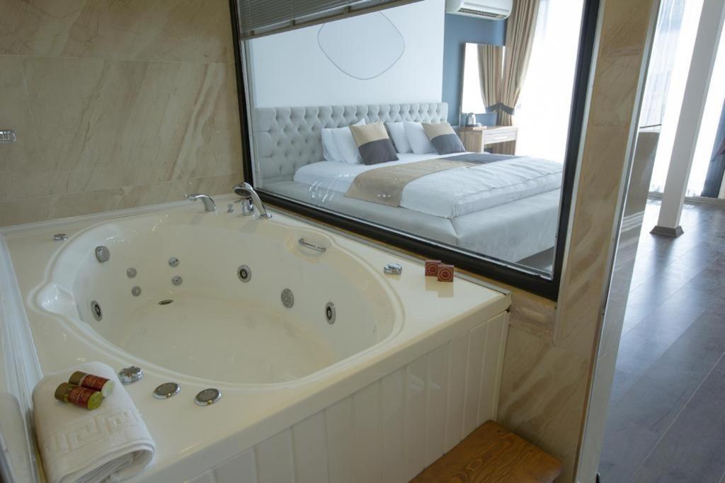 Carpe Diem Hotel Айвалык Экстерьер фото